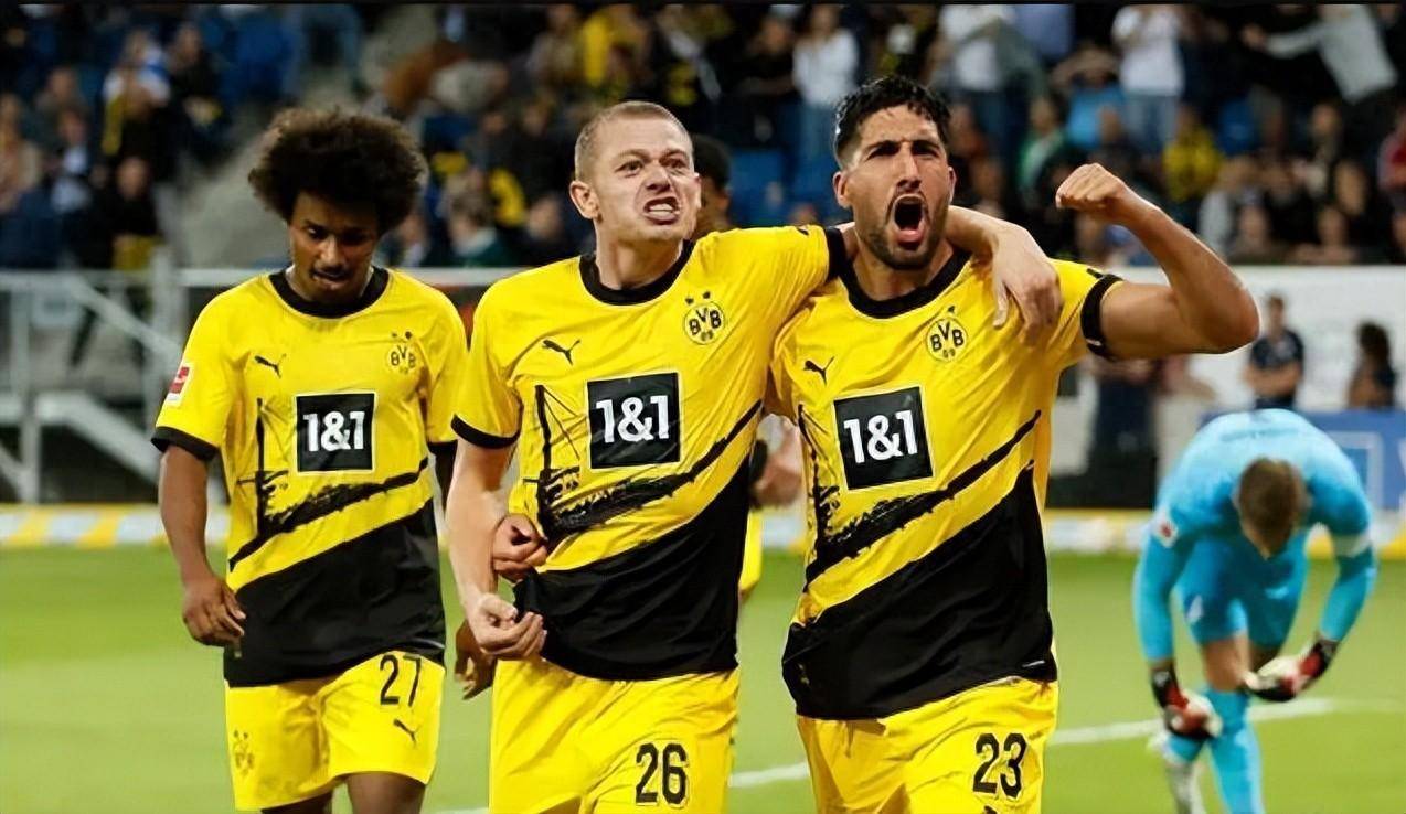 爱游戏平台 -西汉姆训练开放日，转会期门线救险引欢呼，德国杯在即，赛季目标并未改变(西汉姆换帅消息今天最新)