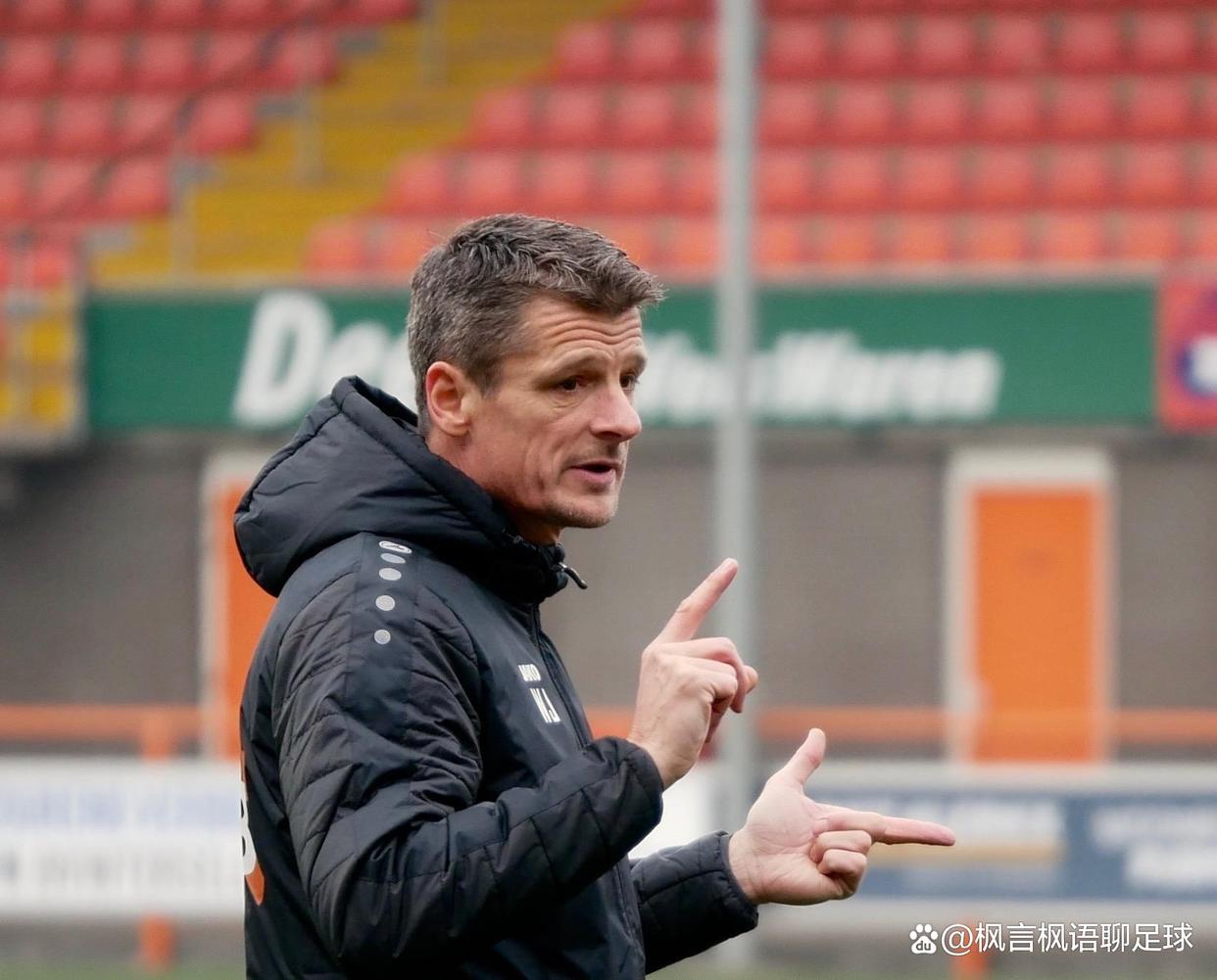 爱游戏体育 -包含菲尼克斯太阳围绕西甲再遭质疑荷甲集结日刷纪录，这操作让人直呼：主帅态度——球迷炸锅的词条